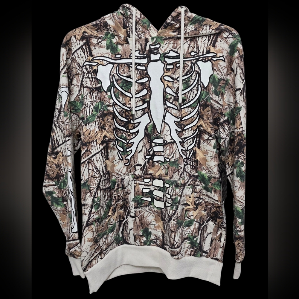 Rebel Vengeance Hoodie Woodland Camo Size Large NWT